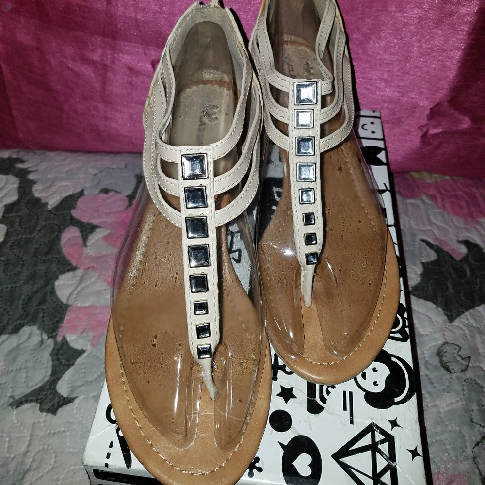 Sandals - Picture 2 of 4